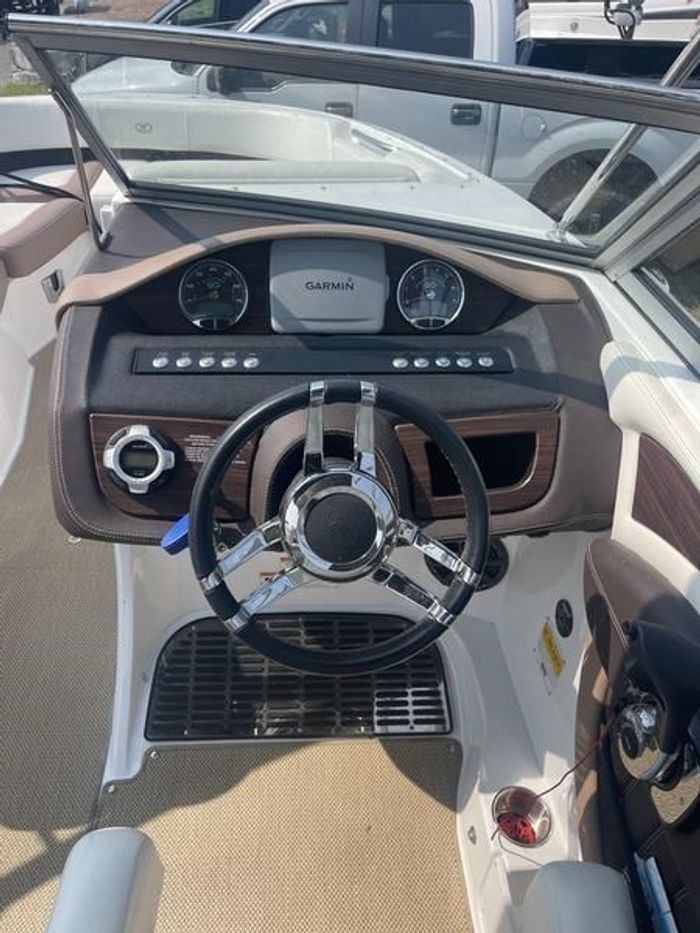 2013 Cobalt 24SD Photo 7 of 25