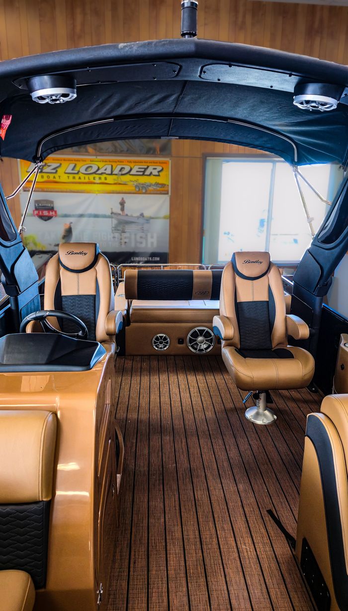 2025 Bentley Pontoon 253 dual swingback - 300HP Photo 3 of 6