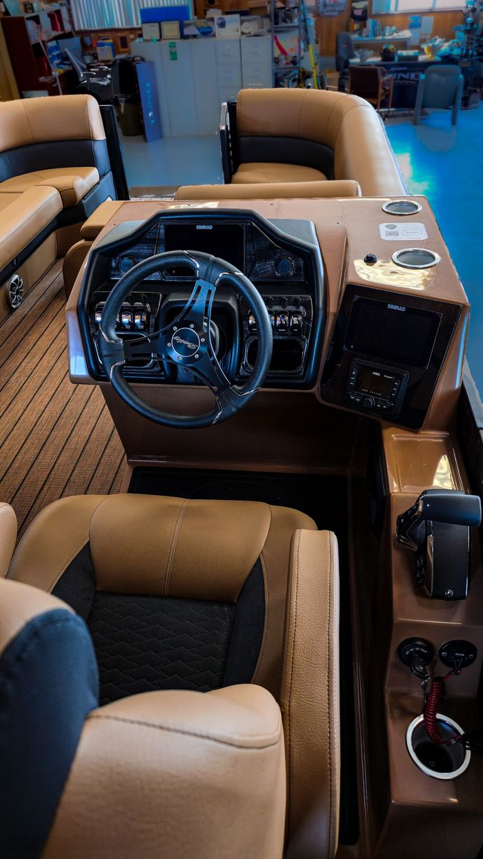 2025 Bentley Pontoon 253 dual swingback - 300HP Photo 4 of 6