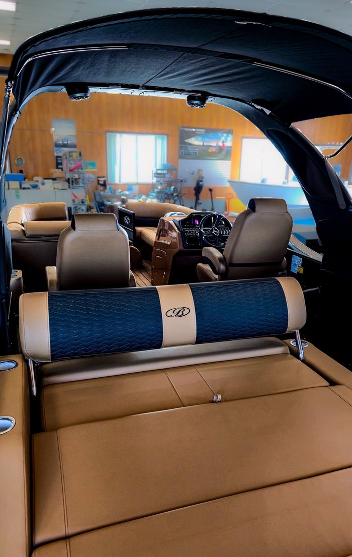 2025 Bentley Pontoon 253 dual swingback - 300HP Photo 5 of 6