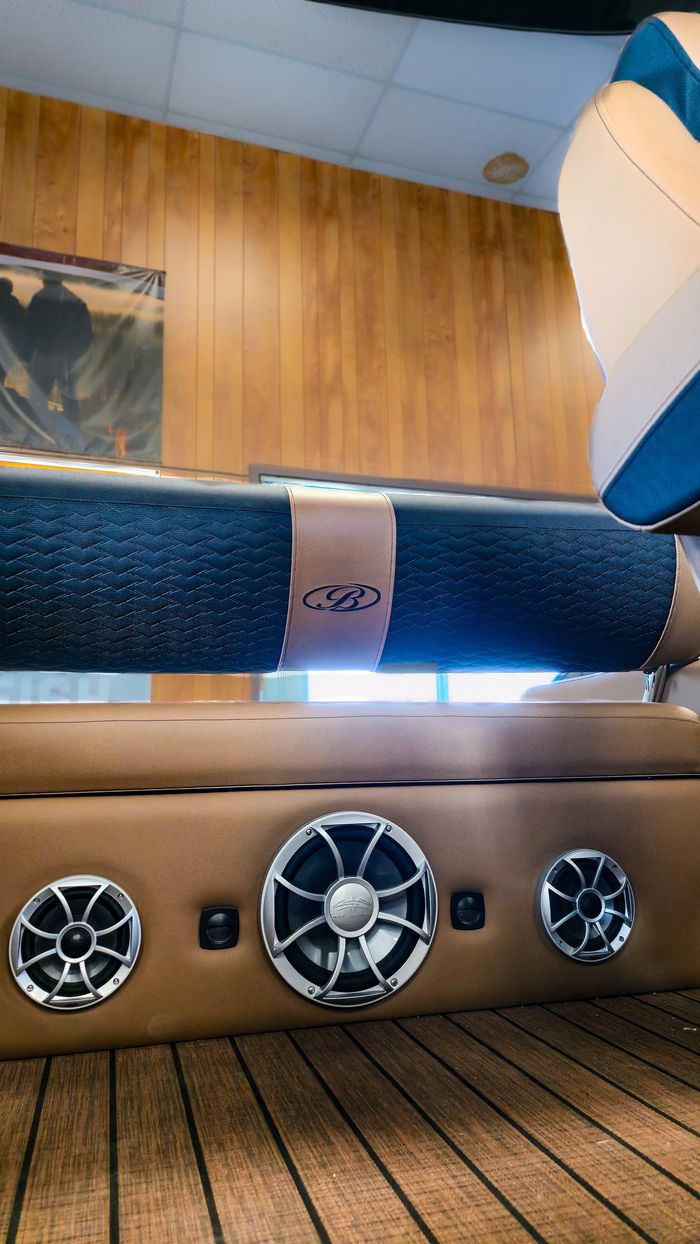 2025 Bentley Pontoon 253 dual swingback - 300HP Photo 6 of 6
