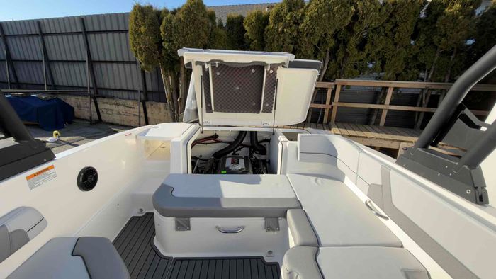 2026 Bayliner VR6 Photo 13 of 21