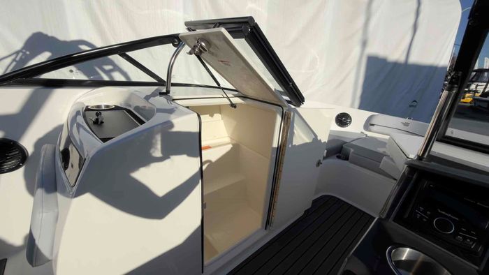 2026 Bayliner VR6 Photo 14 of 21