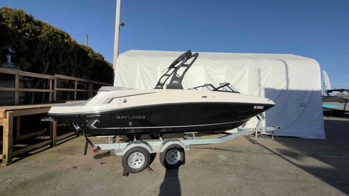 2026 Bayliner VR6 Photo 3 of 21