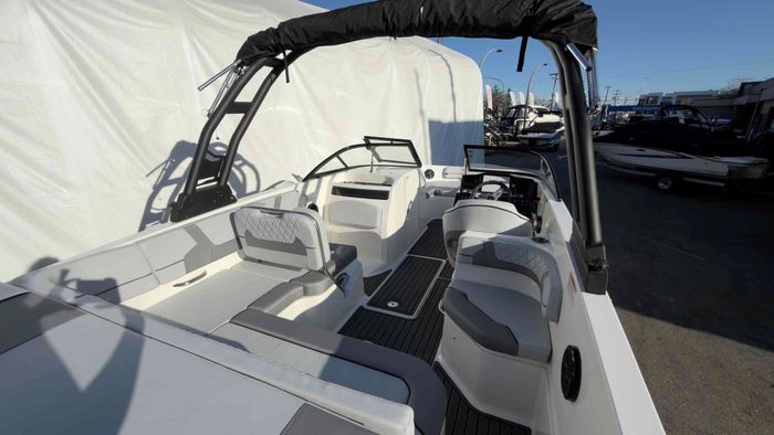 2026 Bayliner VR6 Photo 7 of 21