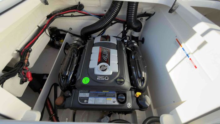 2026 Bayliner VR6 Photo 16 of 21