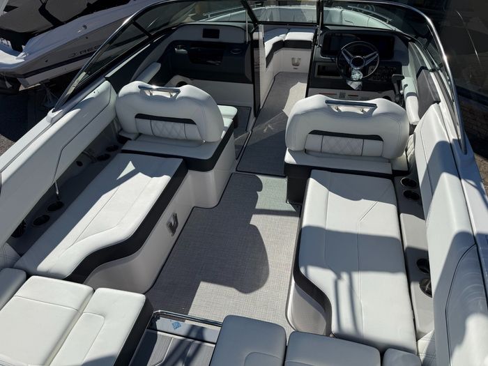2026 Regal LS4 Photo 10 sur 41