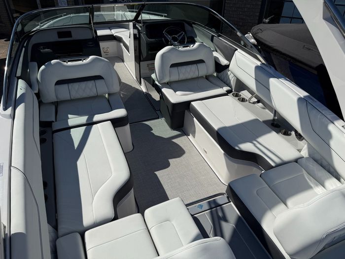 2026 Regal LS4 Photo 11 sur 41