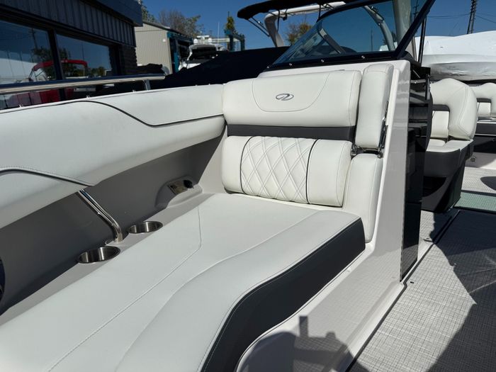 2026 Regal LS4 Photo 21 sur 41