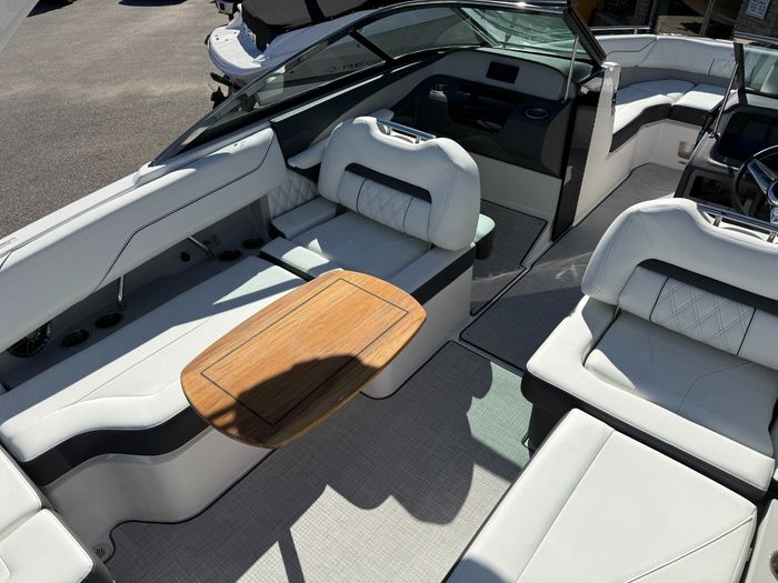 2026 Regal LS4 Photo 14 sur 41