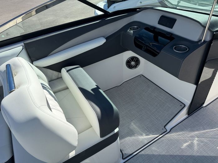 2026 Regal LS4 Photo 23 sur 41