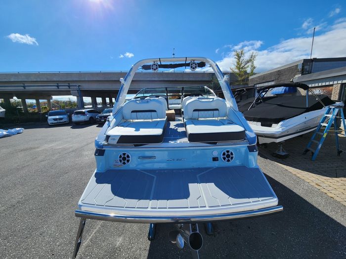 2026 Regal LS4 Surf Photo 12 sur 49