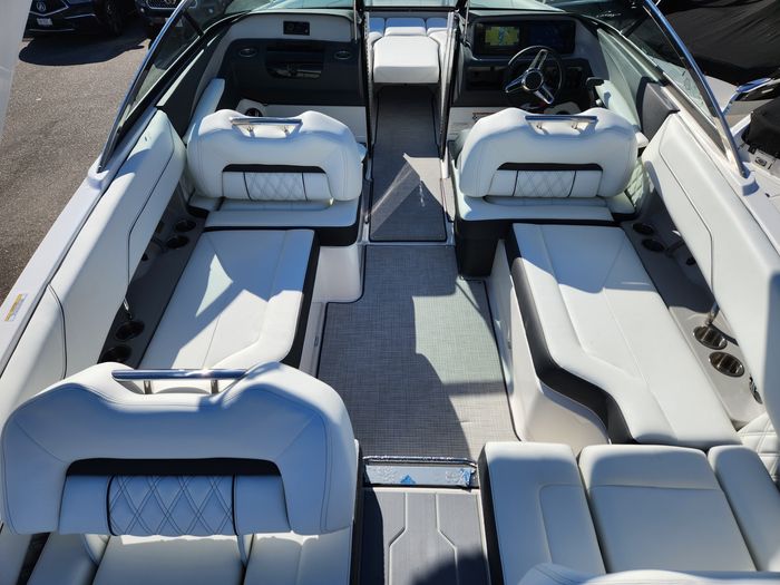 2026 Regal LS4 Surf Photo 22 sur 49