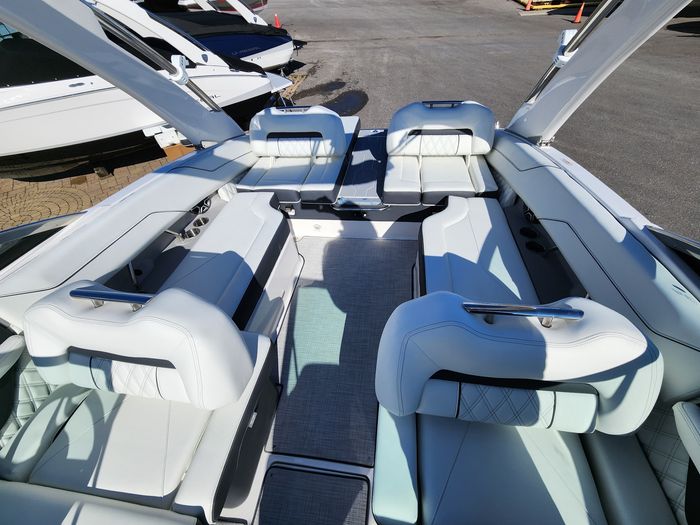 2026 Regal LS4 Surf Photo 40 sur 49