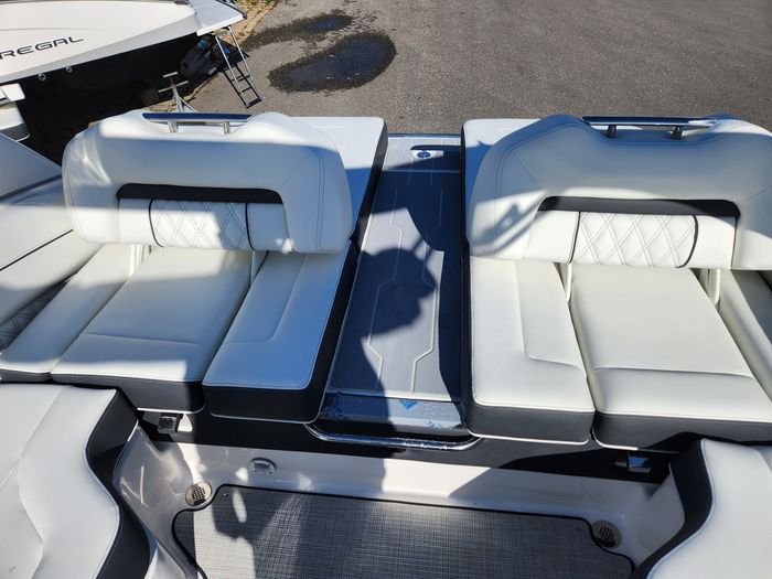 2026 Regal LS4 Surf Photo 23 sur 49