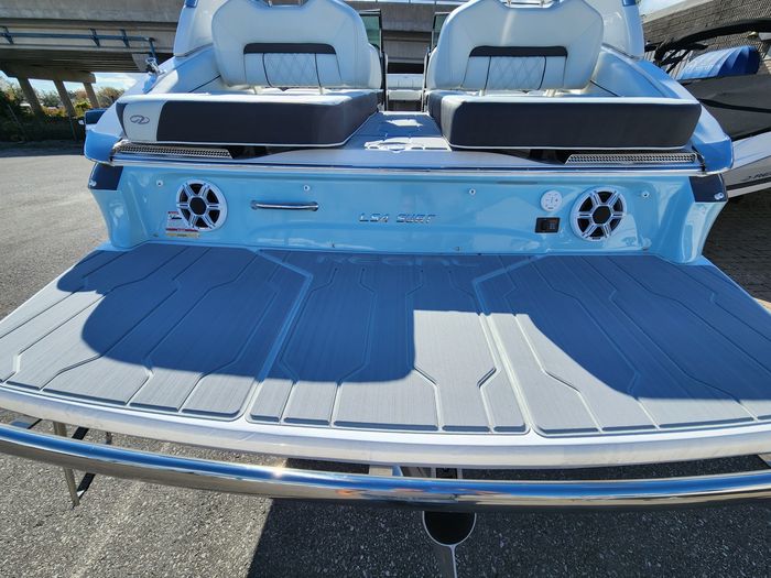 2026 Regal LS4 Surf Photo 16 sur 49