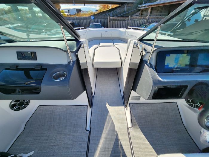 2026 Regal LS4 Surf Photo 34 sur 49