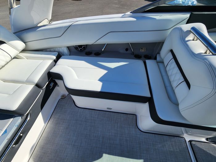 2026 Regal LS4 Surf Photo 43 sur 49