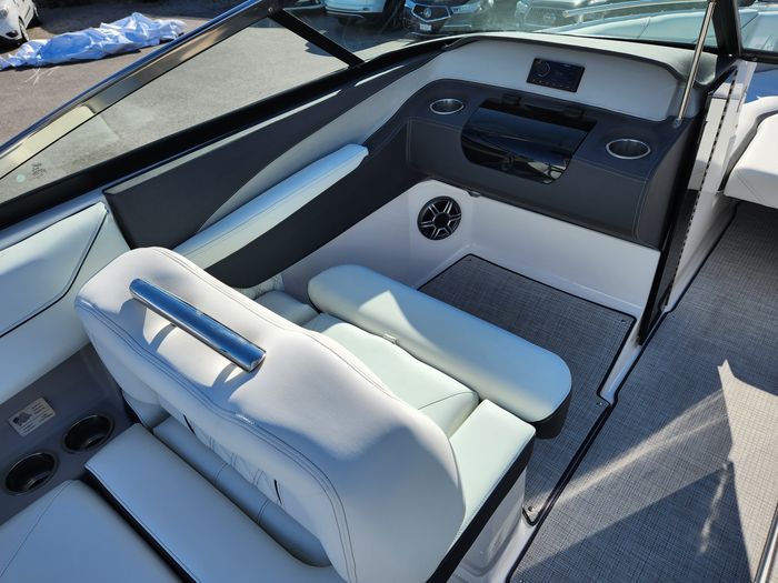 2026 Regal LS4 Surf Photo 26 sur 49