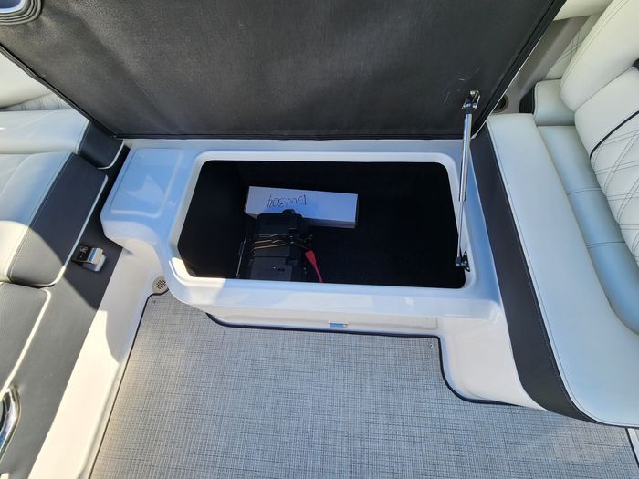 2026 Regal LS4 Surf Photo 44 sur 49