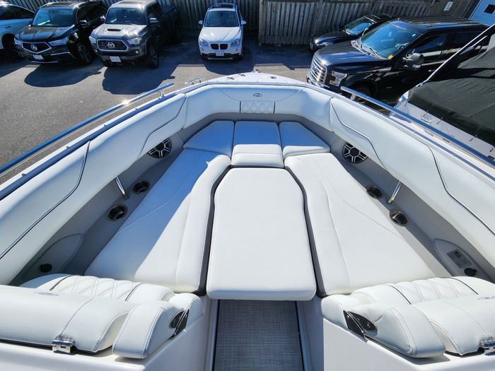 2026 Regal LS4 Surf Photo 35 sur 49