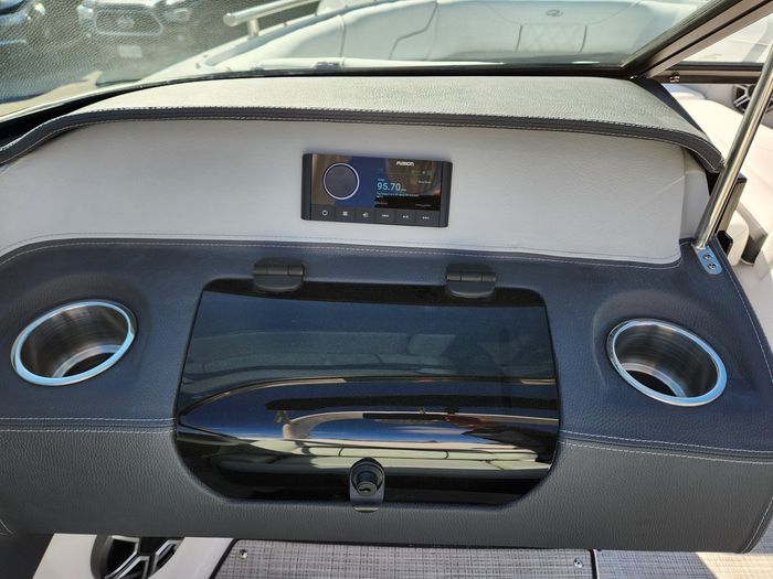 2026 Regal LS4 Surf Photo 27 sur 49