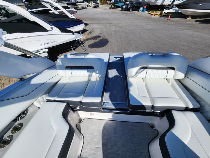 2026 Regal LS4 Surf Photo 45 sur 49