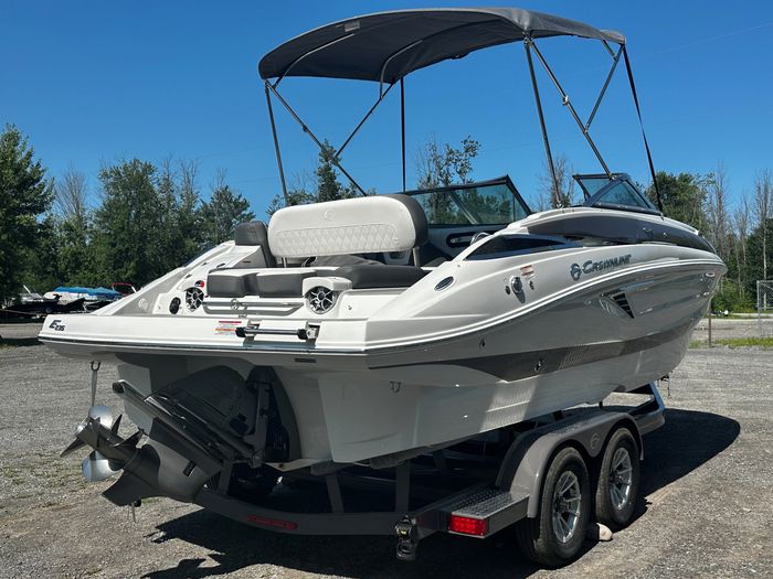 2024 Crownline E235 Photo 6 of 37