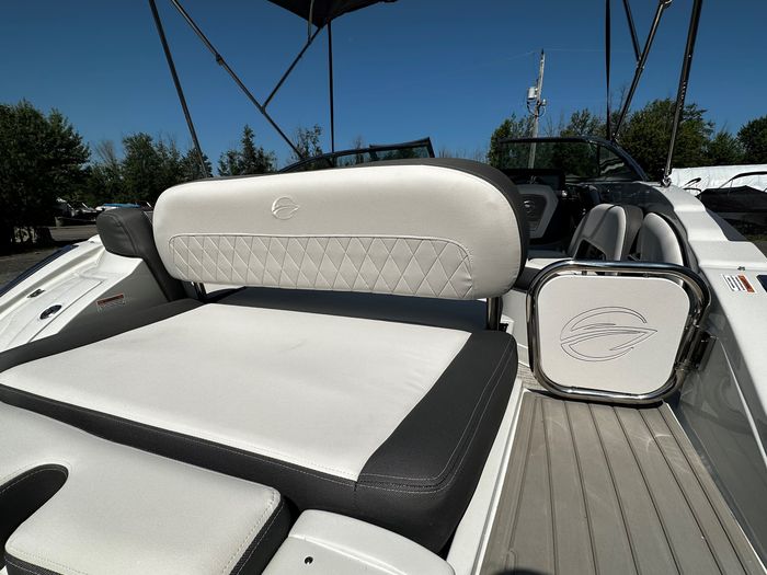 2024 Crownline E235 Photo 9 of 37