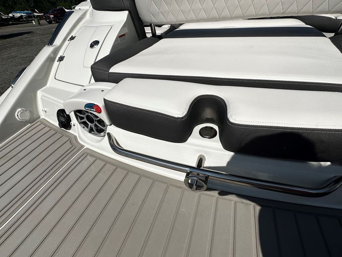 2024 Crownline E235 Photo 10 of 37