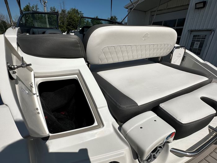 2024 Crownline E235 Photo 11 of 37