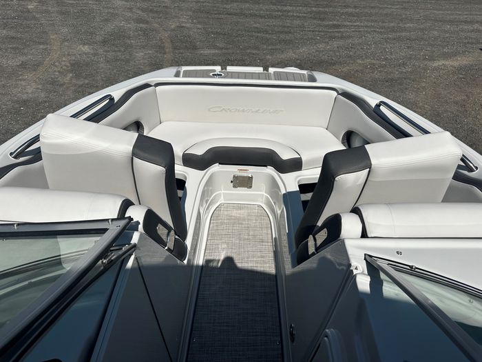 2024 Crownline E235 Photo 17 of 37