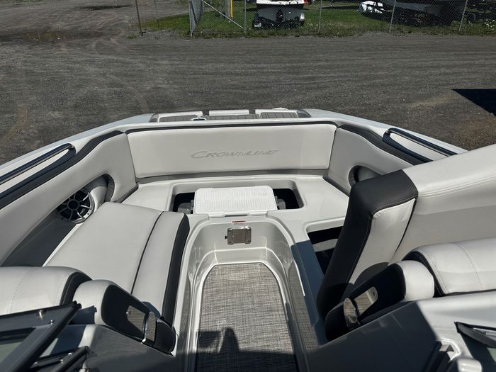 2024 Crownline E235 Photo 18 of 37