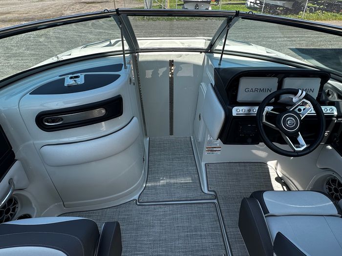 2024 Crownline E235 Photo 20 of 37