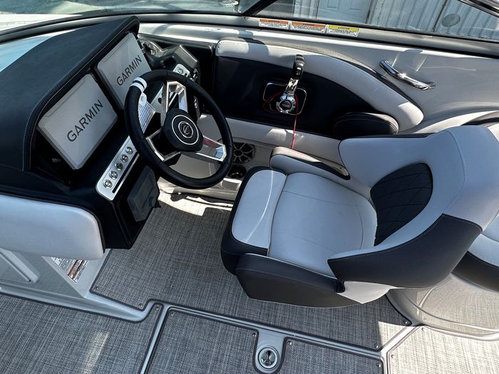 2024 Crownline E235 Photo 23 of 37