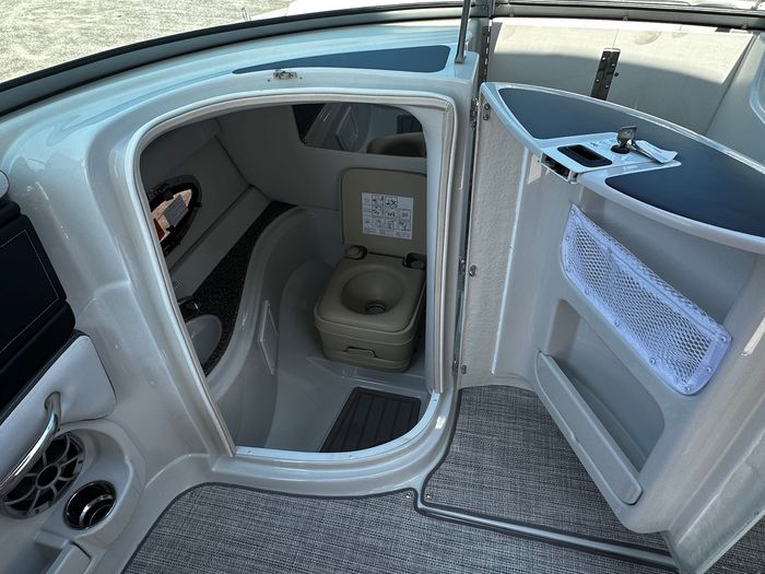 2024 Crownline E235 Photo 24 of 37