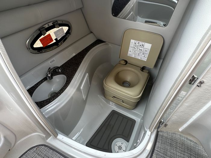 2024 Crownline E235 Photo 25 of 37