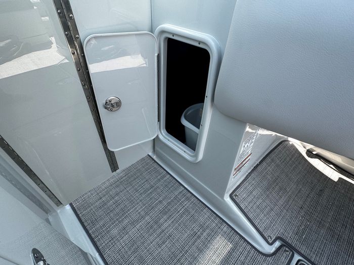 2024 Crownline E235 Photo 27 of 37