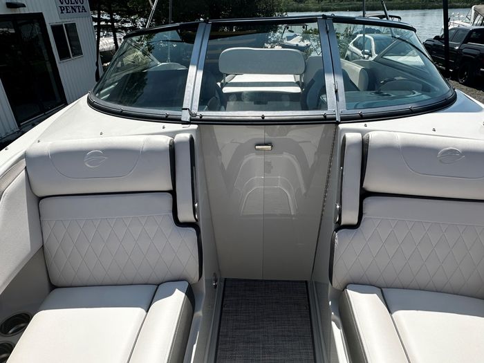 2024 Crownline E235 Photo 28 of 37
