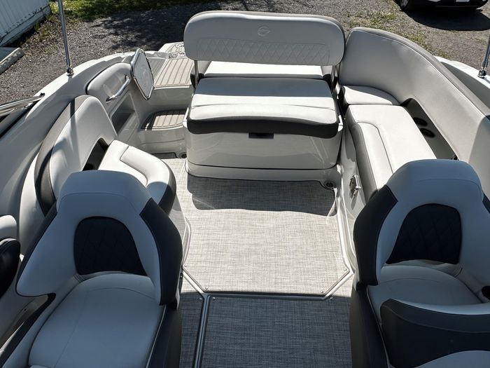 2024 Crownline E235 Photo 29 of 37
