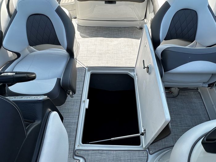 2024 Crownline E235 Photo 30 of 37