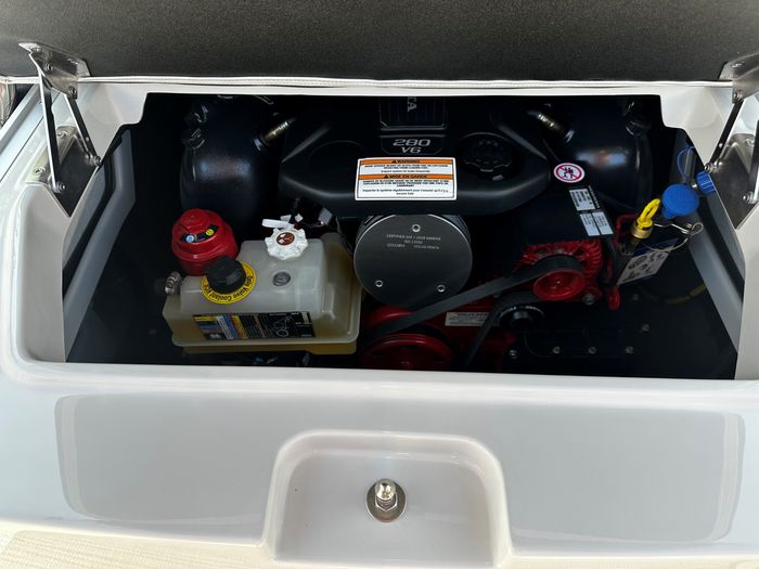 2024 Crownline E235 Photo 31 of 37