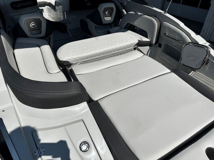 2024 Crownline E235 Photo 36 of 37