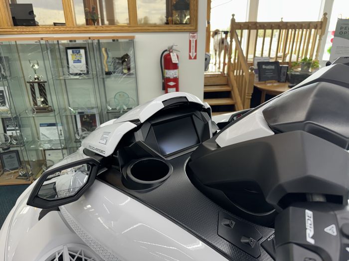 2026 Yamaha WaveRunner® FX Cruiser SVHO Photo 9 of 21