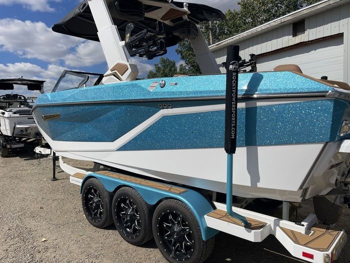 2026 Nautique Super Air Nautique G23 Photo 2 of 23