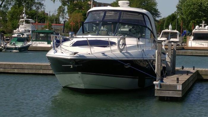2008 Cruisers Yachts 420 Express Photo 2 of 33