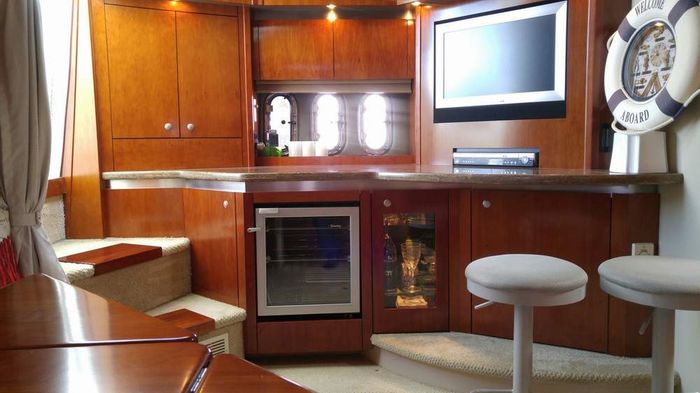 2008 Cruisers Yachts 420 Express Photo 16 of 33