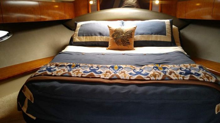 2008 Cruisers Yachts 420 Express Photo 21 of 33