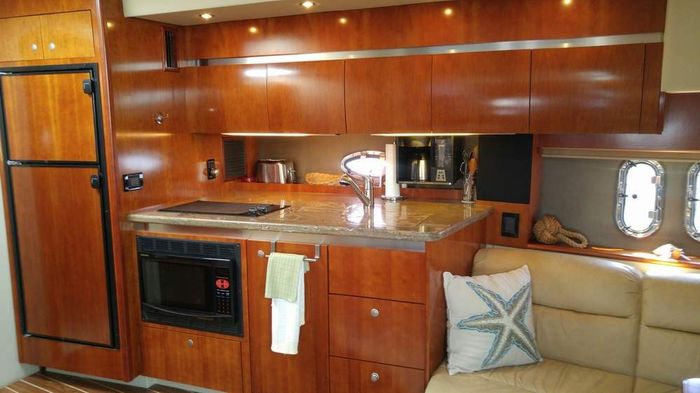 2008 Cruisers Yachts 420 Express Photo 17 of 33