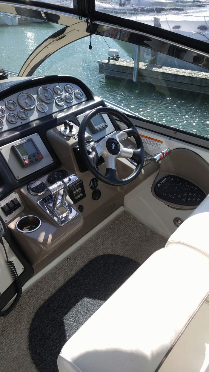 2008 Cruisers Yachts 420 Express Photo 9 of 33